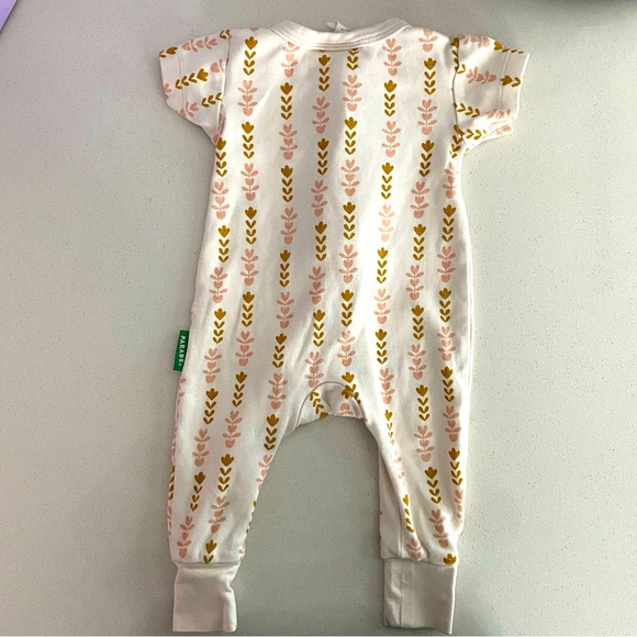 2/$20 Parade Organics Bodysuit (0-3 months) - Picture 2 of 3